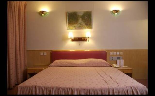 Grand Astoria Hotel