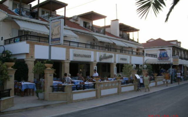 Montes Studios & Apartments