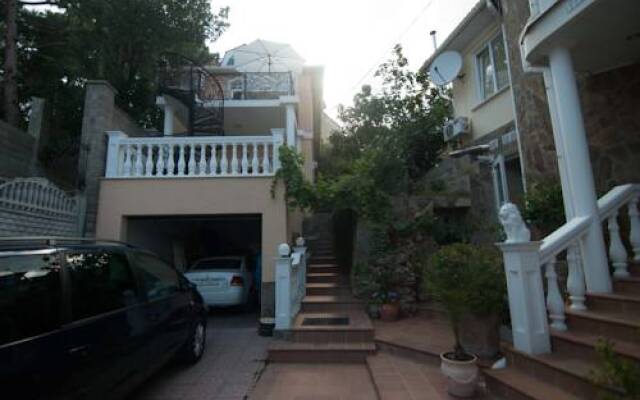Snegiri Guest House