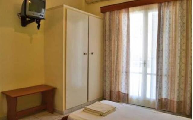Montes Studios & Apartments