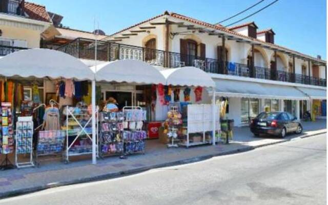 Montes Studios & Apartments