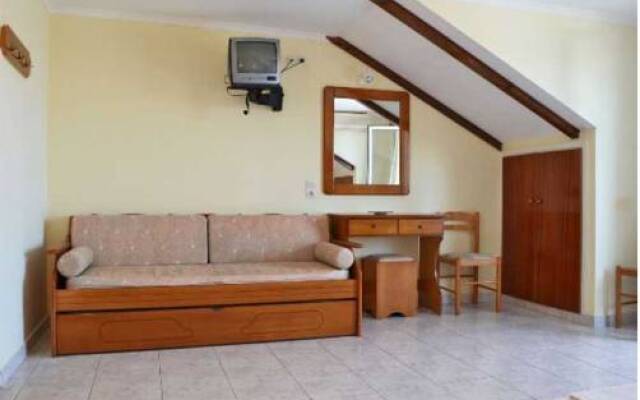 Montes Studios & Apartments