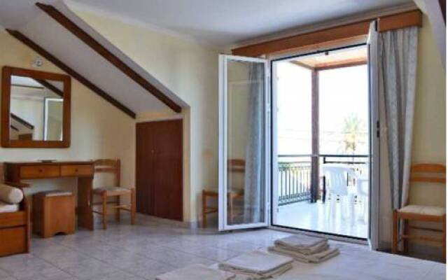Montes Studios & Apartments