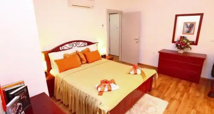 Royal Deluxe
