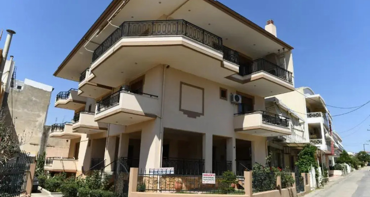 4 Seasons Luxury Apartments