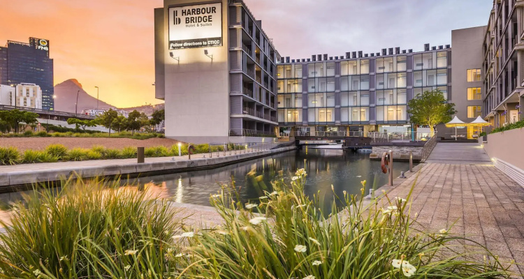aha Harbour Bridge Hotel & Suites