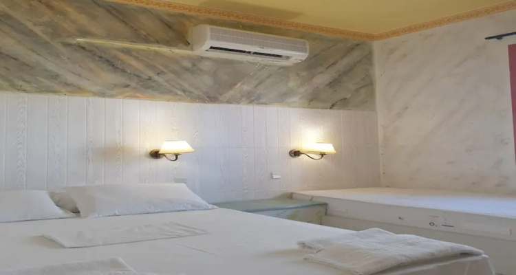 Spacious Room In Creta For 3 People, With Ac, Swimming Pool & Nature