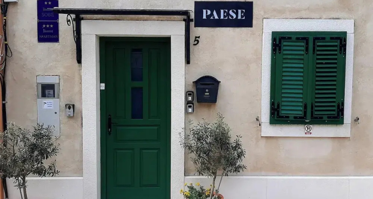 Central Split Apartments & Rooms Paese