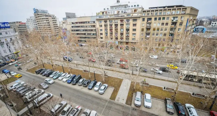 Eva Apartment Romana Square
