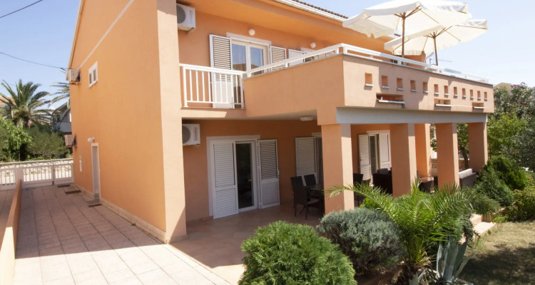 Studios & Rooms Fiesta