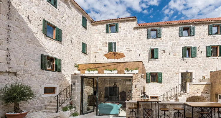 Heritage Palace Varo