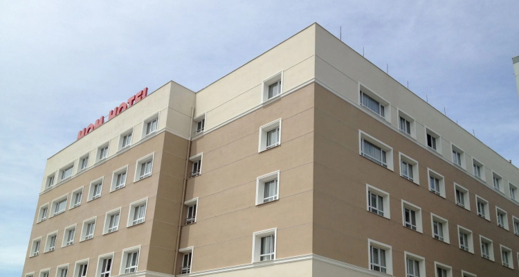 Mom Hotel