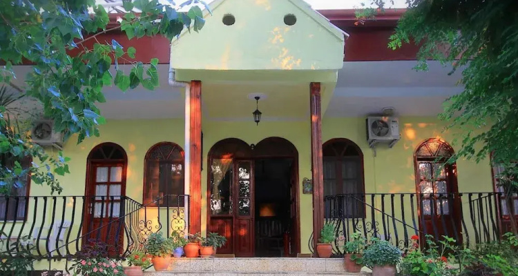 Yakamoz Hotel
