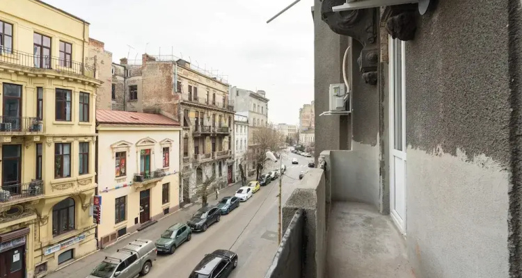 Gorgeous 2br Condos Steps From Old Town