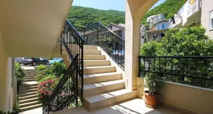 Apartments Raievi
