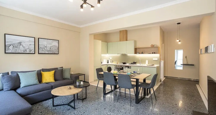 Spacious 2-bedroom Retreat In The Heart Of Athens