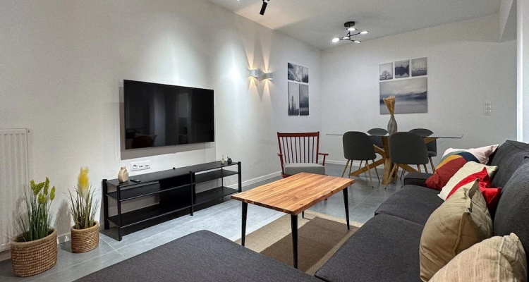Liv Modern Comfort Oasis In Pagrati