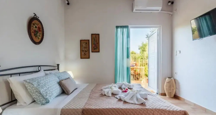 Summer Rose Garden Getaway A Step To The Beach