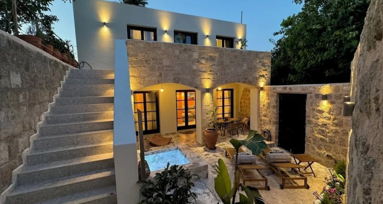 Vetus Vicinato Luxury Homes