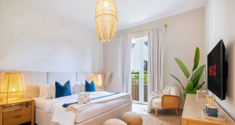 Lux The La Mer Luxury Burj View Suite 3