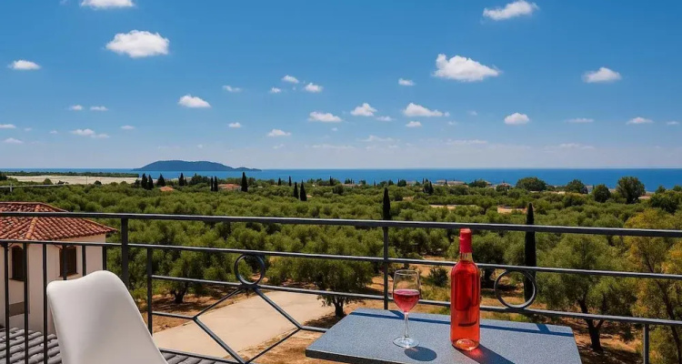 Serenity & Views Beachside Escape