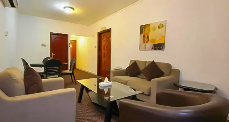 Click Square Hotel