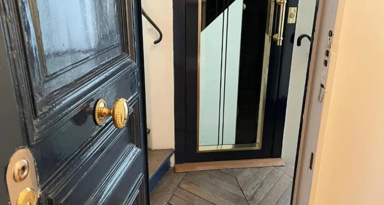 Two-bedroom Apartment Champs-elysees