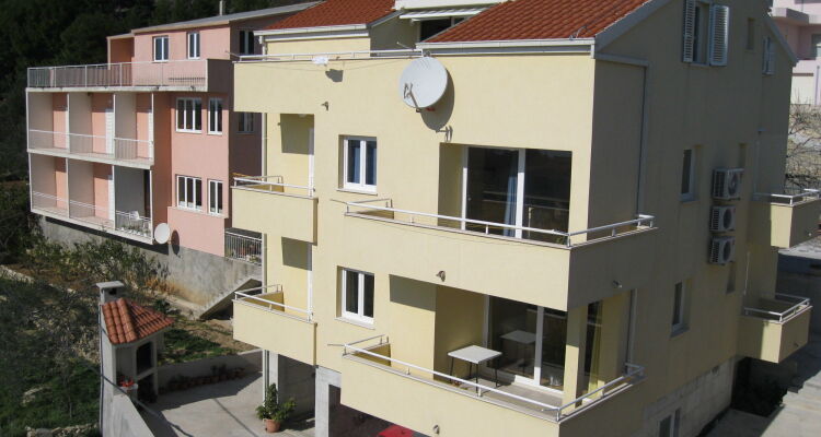 Apartments Zelic Tucepi