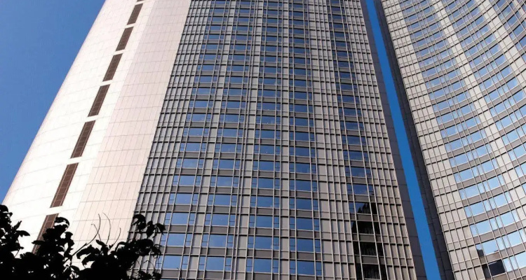 Four Seasons Hotel Hong Kong — Four Seasons hotel