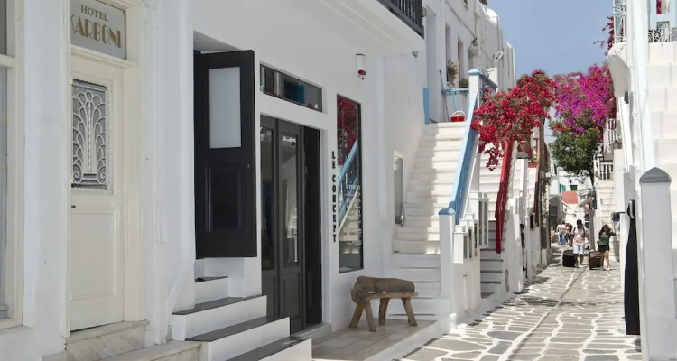 Karboni Hotel