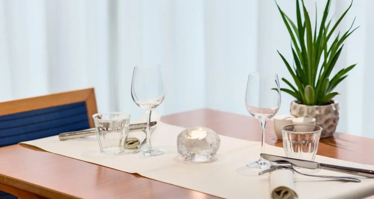 NH Groningen — NH Hotels hotel