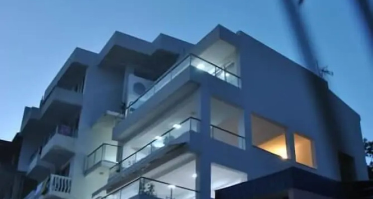 Apartments & Rooms Four Roses