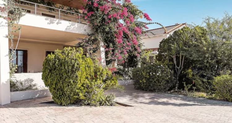Amaryllis Fully Equipped Front Beach House