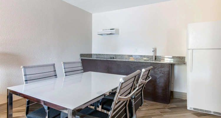 Clarion Inn & Suites Kissimmee-Lake Buena Vista South