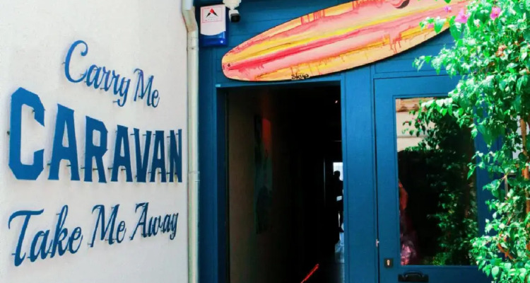 Surfer Caravan Gastro Pub & Suites