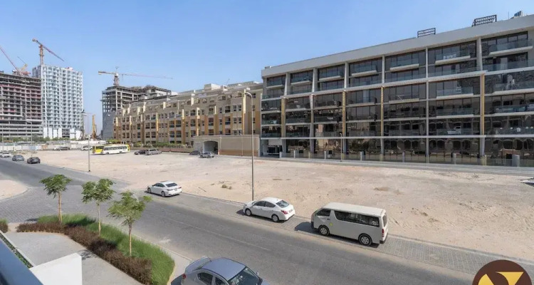 5 Mins Circle Mal & 12 Mins Emirates Mal