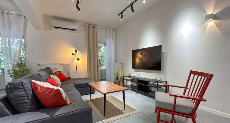 Liv Modern Comfort Oasis In Pagrati