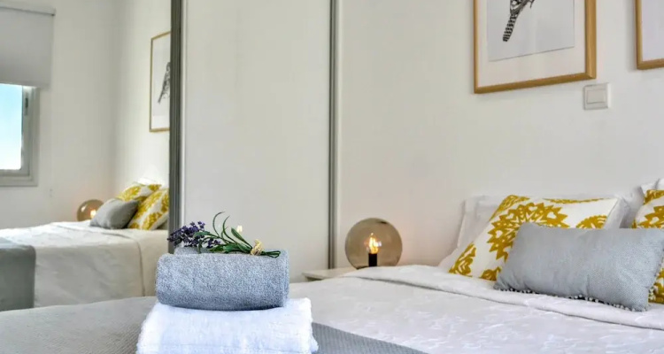 Phaedrus Living: Seaside Luxury Flat Lighthouse 67