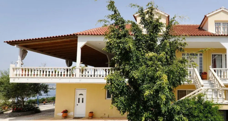 Verga Apartments & Suites