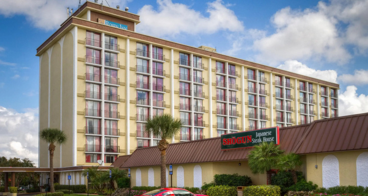Rosen Inn, closest to Universal