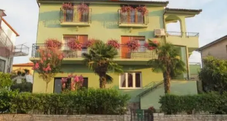 Esther Apartment