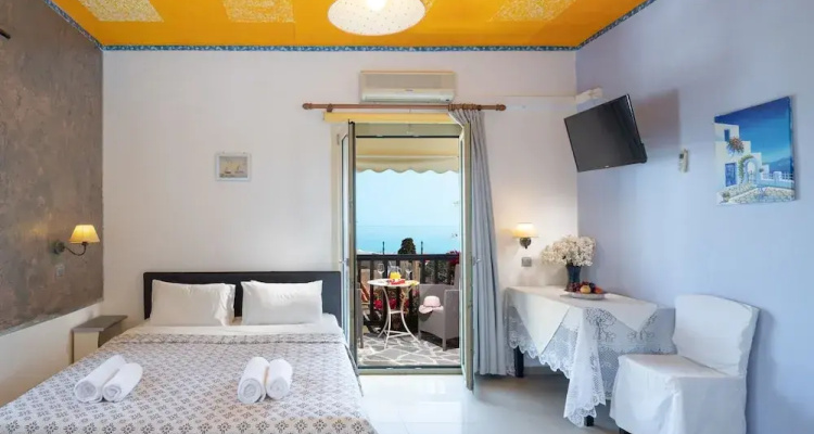 One Private Studio With Stunning Full Sea View, Shared Pool & Ac