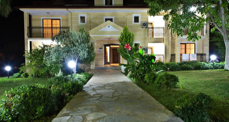 Gokcen Hotel & Apartments