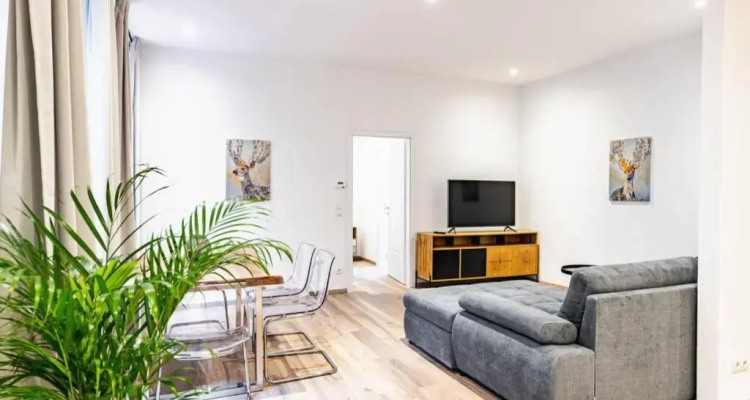 Modern Apartment Next To Subway Station