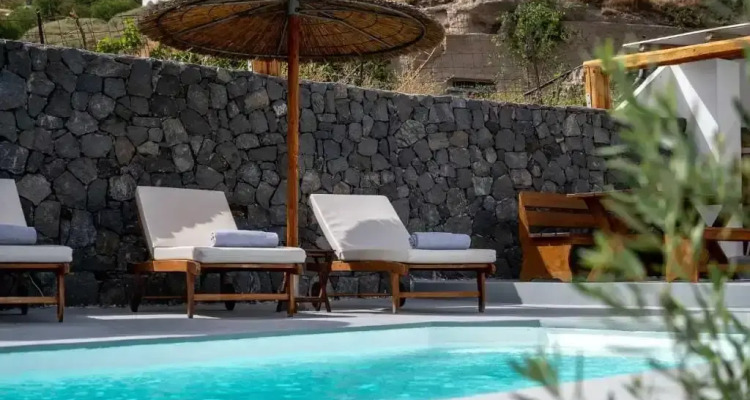 Karpimo & Fertimo Suites Santorini