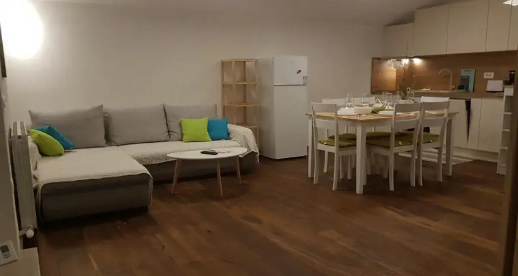 Miran Odmor U Srcu Pule! Apartman Iva 60m2.