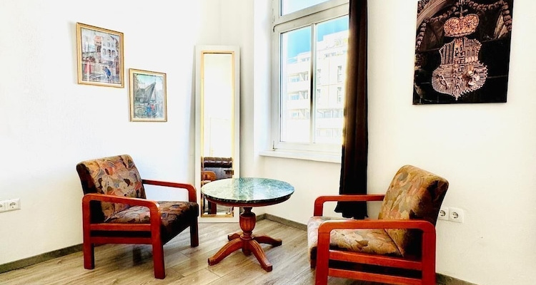 Cozy Studio Apartment Near Fac Platz