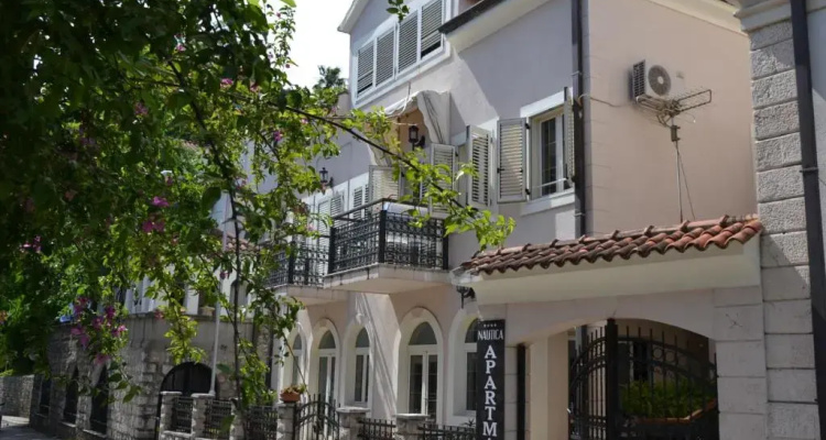 Nautica Apartments