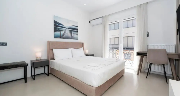 Minimal Studio With Balcony In Pagrati