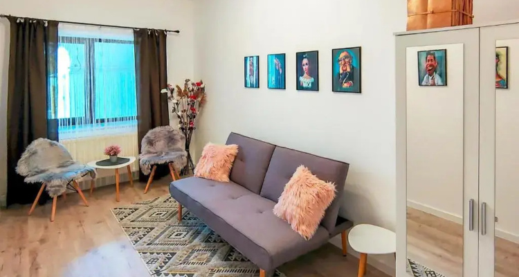 22 Loop Apartment